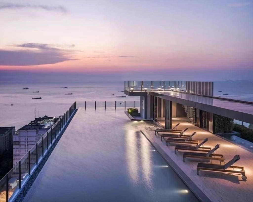 The Base Pattaya/gyml/pool/good View Apartemen Pattaya